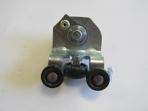Peugeot Boxer 14/24 Sürgülü Kapı Üst Ray Bağlantısı Sağ  - Image 1