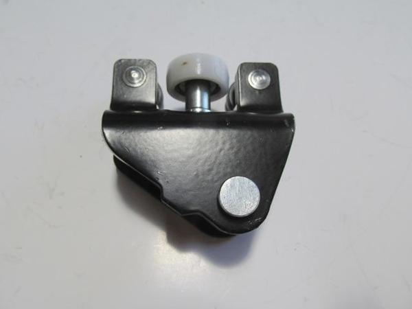 Peugeot Partner Tepee 10/18 Sürgülü Kapı Alt Ray Bağlantısı Sol  - Image 1
