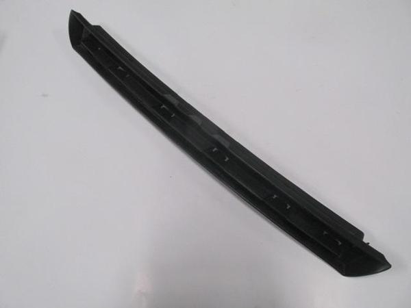 Citroen C4 04/09 Ön Tampon Panjuru Üst Orta Si̇yah (Tw)  - Image 1