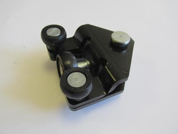 Opel Movano 99/03 Sürgülü Kapı Alt Ray Bağlantısı Sağ  - Image 1