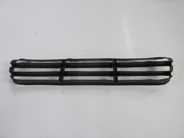 Volkswagen Bora 99/05 Ön Tampon Panjuru Orta Si̇yah (Tw)  - Image 1