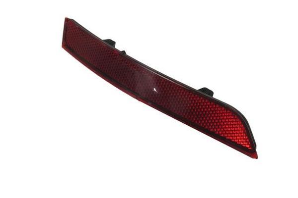 Volkswagen Passat B8 14/18 Arka Tampon Reflektörü İç Sağ  - Image 1
