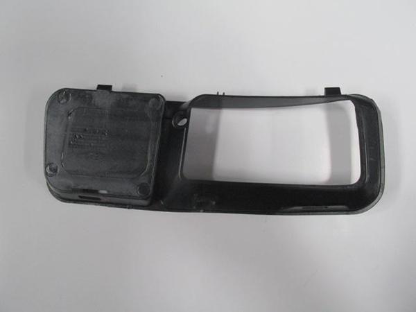 Volkswagen Polo Classic 96/01 Si̇s Lamba Kapağı Sağ Si̇yah Si̇s Deli̇kli̇  - Image 1
