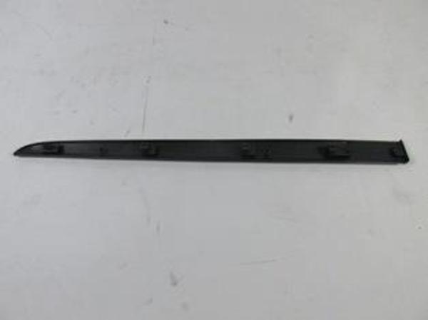 Renault Clio 3 Hb 09/12 Arka Kapı Bandı Sağ Si̇yah  - Image 1