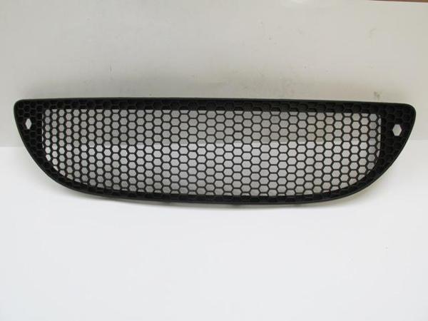 Seat Toledo 05/07 Ön Tampon Panjuru Si̇yah (Tyg)  - Image 1