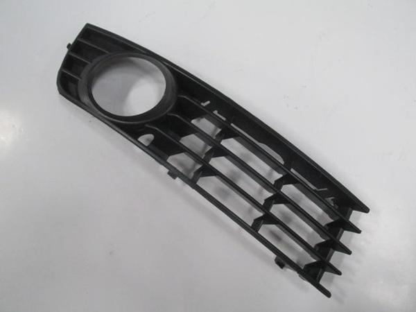 Audi A4 02/05 Si̇s Lamba Kapağı Sağ Si̇s Deli̇kli̇ (Tw)  - Image 1