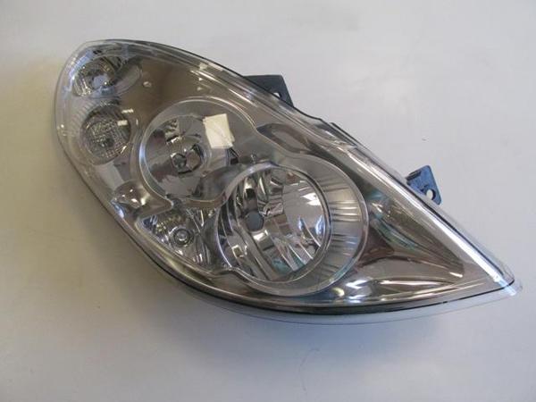 Renault Master 3 11/19 Far Lambası Sağ Elektri̇kli̇/motorlu (H7/h1) (Ayfar)  - Image 1
