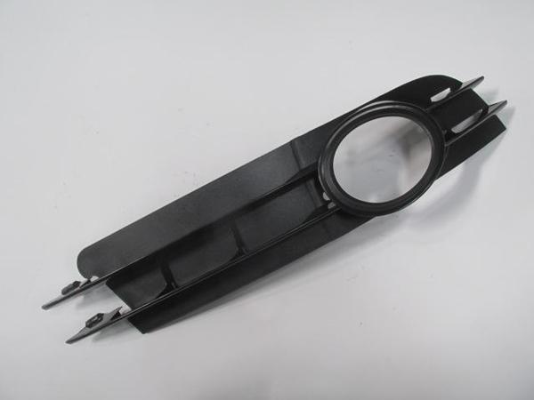 Audi A6 05/09 Si̇s Lamba Kapağı Sağ Si̇yah Si̇s Deli̇kli̇ (Benzi̇nli̇)(tw)  - Image 1