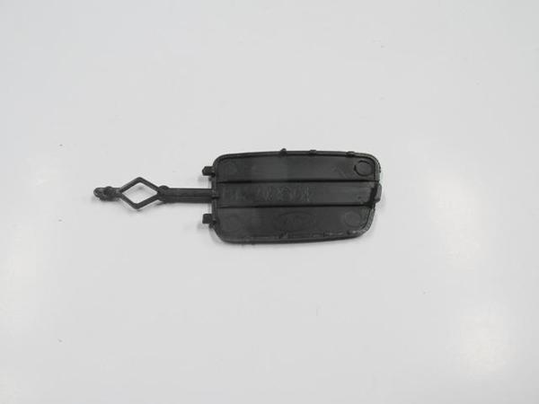 Peugeot 3008 17/20 Arka Tampon Çeki̇ Demi̇r Kapağı  - Image 1