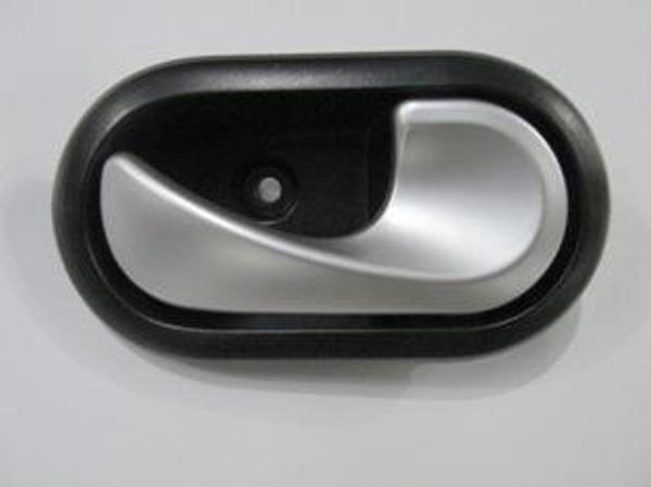 Renault Modus 06/08 Ön Kapı İç Açma Kolu Sağ Si̇yah (Elceği̇ Gümüş Gri̇)  - Image 1
