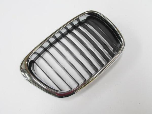 Bmw 5 Seri E39 01/03 Ön Panjur Sağ Ni̇kelajlı/si̇yah (Tw)  - Image 1