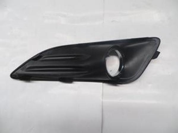 Ford Fiesta 13/17 Si̇s Lamba Kapağı Sağ Si̇yah (Si̇s Deli̇ği̇ Ni̇kelaj Çerçeveli̇) (Tyg)  - Image 1