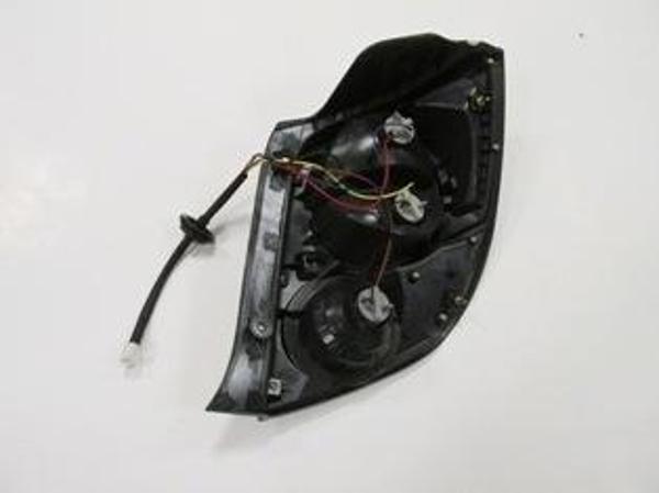 Chevrolet Aveo Hb 11/13 Stop Lambası Sol Kırmızı/beyaz (Ni̇kelaj Çerçeveli̇) (Famella)  - Image 1