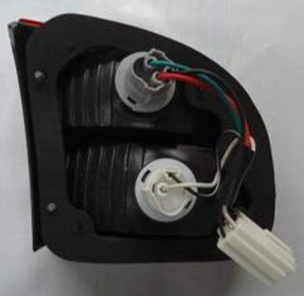 Daewoo Lanos Hb 97/00 İç Stop Lambası Sağ Kırmızı/beyaz (Famella)  - Image 1