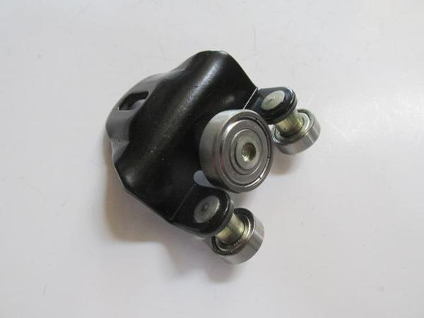 Ford Transit V184 02/06 Sürgülü Kapı Alt Ray Bağlantısı Sağ Rulmanlı  - Image 1