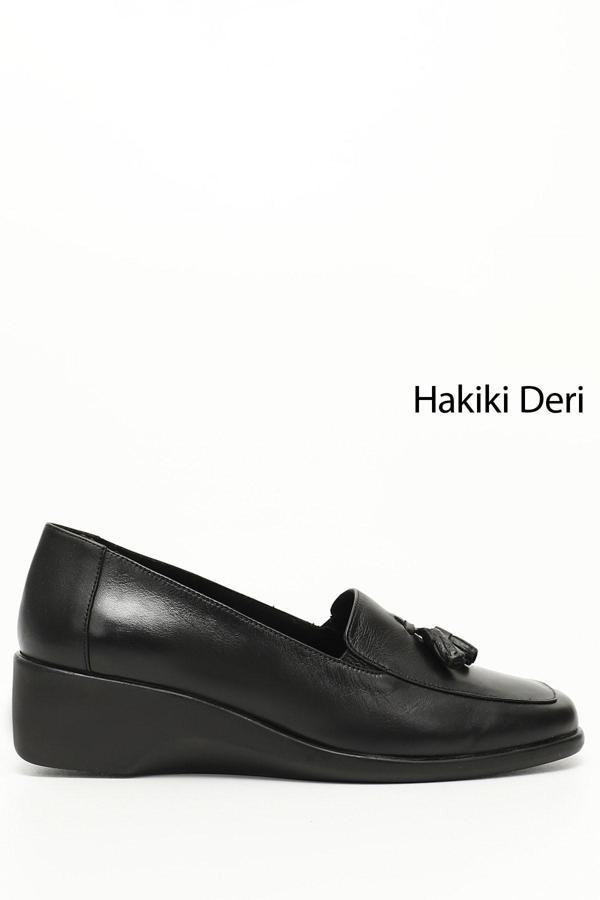 Kadın Siyah Dolgu Taban Püsküllü Hakiki Deri Ayakkabı - Image 1
