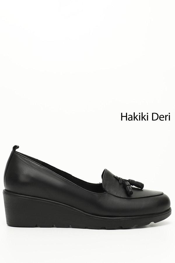 Kadın Siyah Dolgu Taban Püsküllü Hakiki Deri Ayakkabı - Image 1