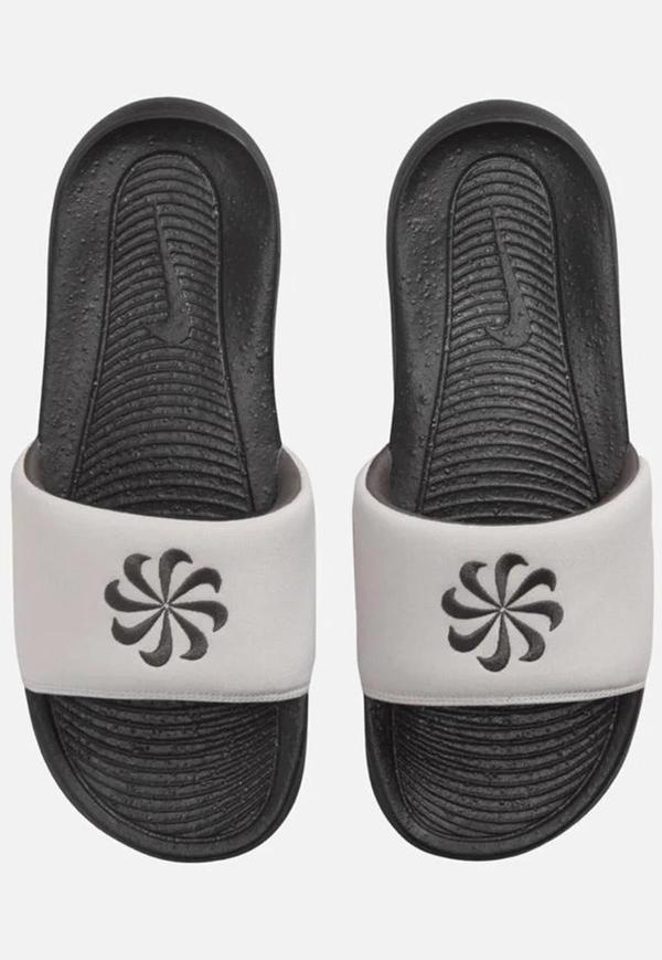 Nike Victori One Next Nature Mens Slide Erkek Terlik Bantlı Bej - Image 1