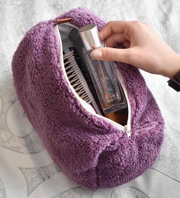  Peluş Seyahat Çantası (Uzun Tüylü) - Yumuşak ve Şık Tasarım - Image 1