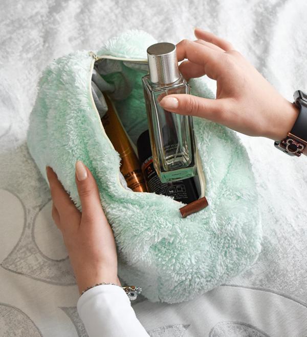  Peluş Seyahat Çantası (Uzun Tüylü) - Yumuşak ve Şık Tasarım - Image 1