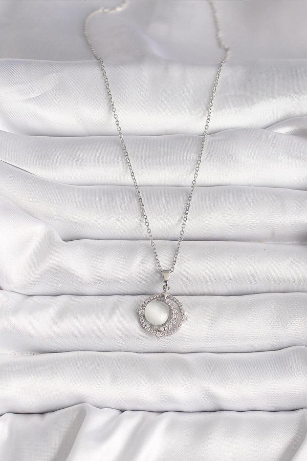 Zarif Kadın için Silver Çelik Zirkonlu Beyaz Sedefli Hilal Kolye - Image 1