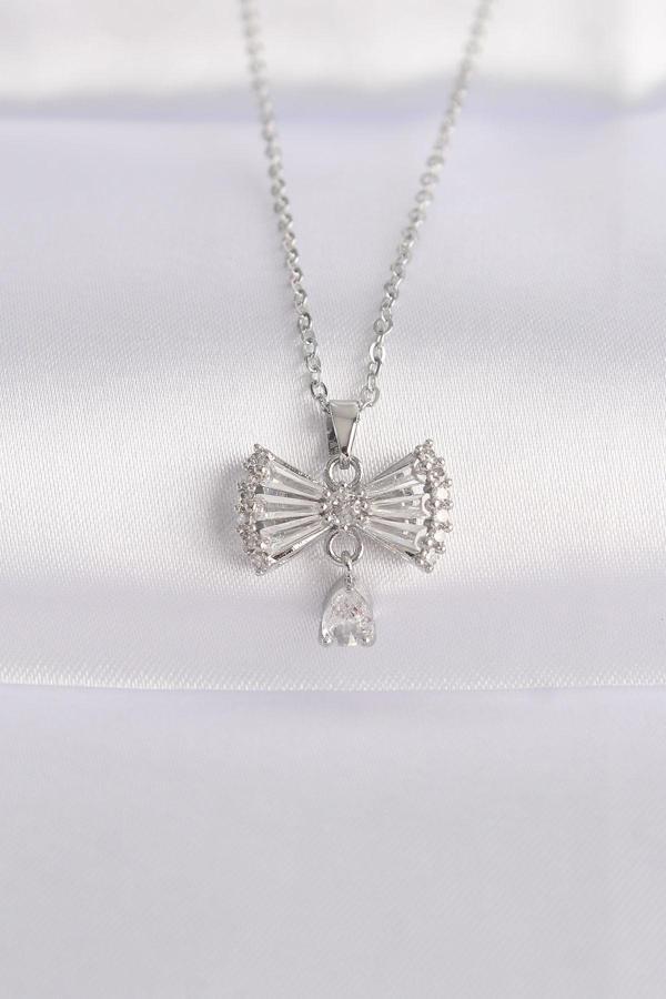 316L Çelik Zincir Gümüş Renk Zirkon Taşlı Kalp Detay Fiyonk Kolye - TJ-BKO8602 - Image 1