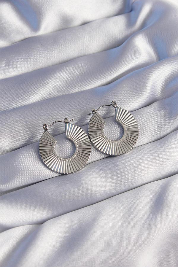 316L Çelik Gümüş Renk Oval Çizgili Plaka Küpe - TJ-BKP9048 - Image 1