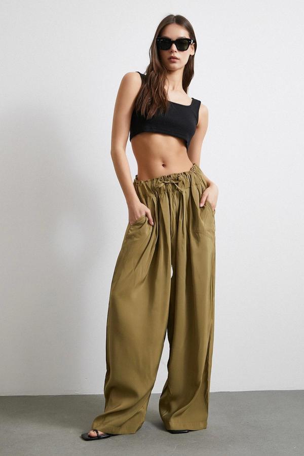 Beli Büzgülü Geniş Paça Rahat Pantolon Yeşil - Image 1