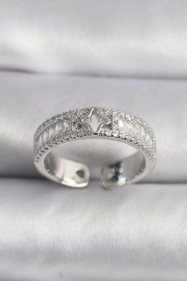 Pirinç Gümüş Renk Zirkon Taşlı Yıldız İşleme VIP Seri Kadın Yüzük - TJ-BYK3509 - Image 1