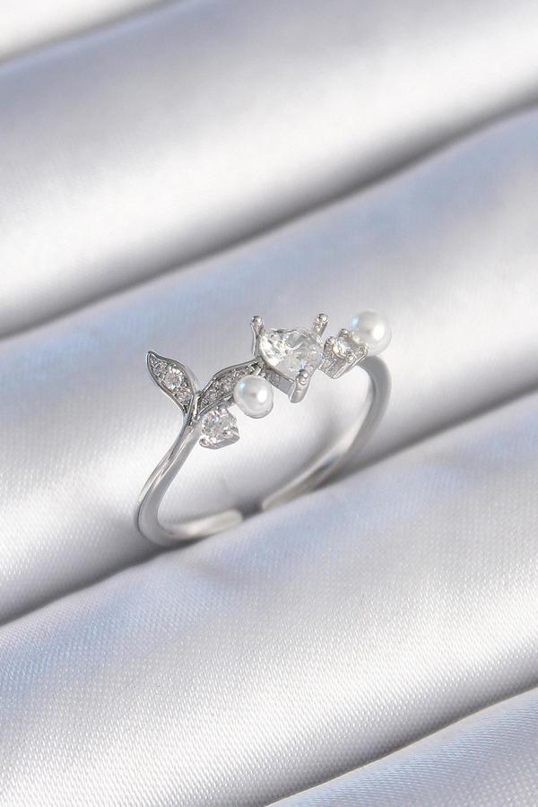 Pirinç Gümüş Renk Zirkon Taşlı Kalp Yaprak Model İnci Detay Kadın Yüzük - TJ-BYK3431 - Image 1