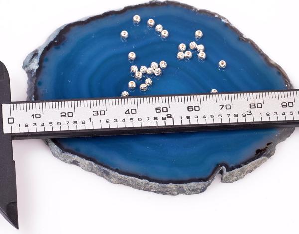 Taş Sandığı 10 Adet Çok Küçük Gümüş Top - 2 mm Kalem İşçilikli  - Image 1