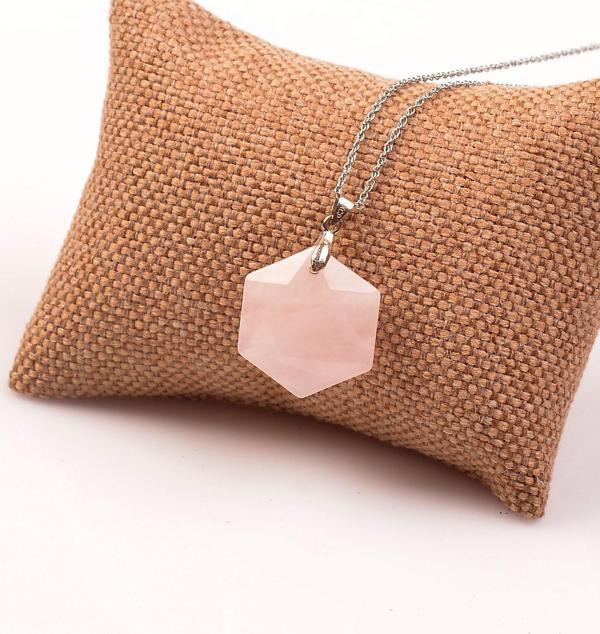 Taş Sandığı Pembe Kuvars Taşı Kolye - Image 1