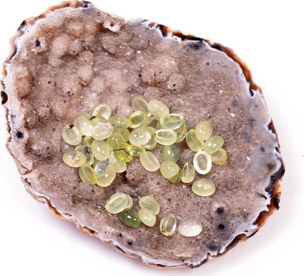 Taş Sandığı Prehnite Taşı Kabaşon 6*8 mm - Yüzük ve Kolye Taşı - Image 1
