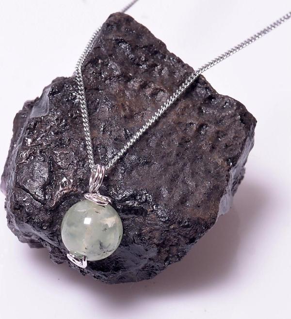 Taş Sandığı Prehnite Taşı Kolye - Image 1