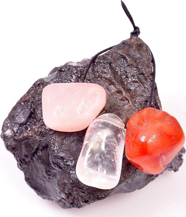 Taş Sandığı Üç Adet Delikli Doğal Taş /  Pembe Kuvars - Kristal Kuvars - Akik  - Image 1