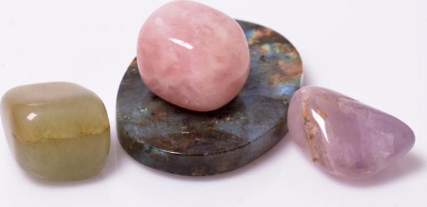 Taş Sandığı Üç Adet Doğal Taş Kütle - Açık Renkli Ametist - Pembe Kuvars - Aventurin Taşı - Image 1