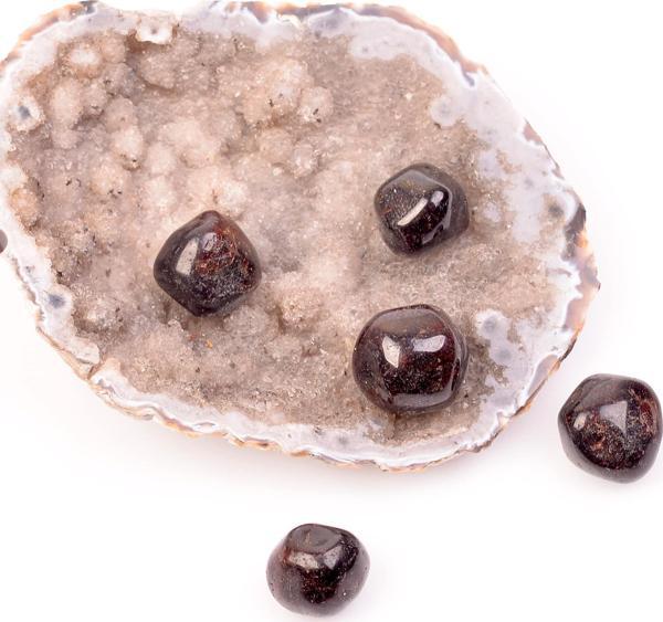Taş Sandığı Küçük Boy Lal Taşı Kütle - Garnet Taşı - Image 1