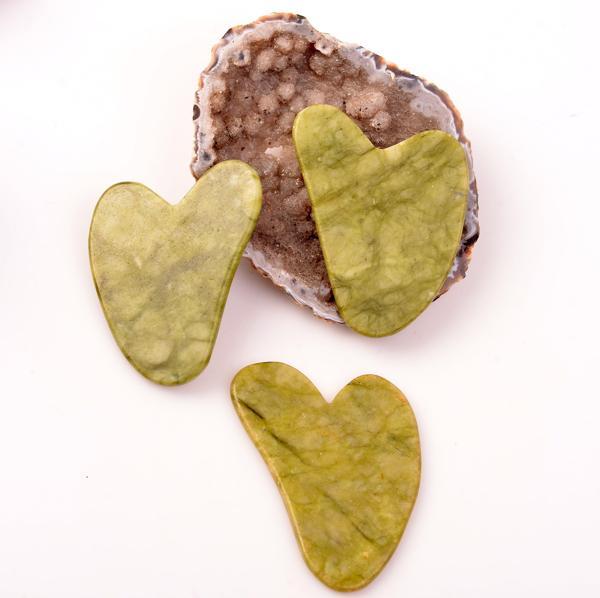 Taş Sandığı Yeşim Taşı Gua Sha Masaj Aleti (Kalp) - Image 1