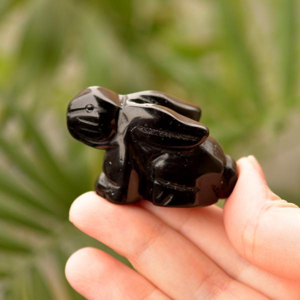 Taş Sandığı Obsidyen Taşı Tavşan Şeklinde Obje - Image 1