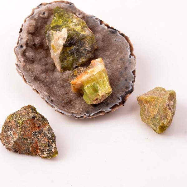 Taş Sandığı Ham Yeşil Opal Taşı Kütle - Image 1