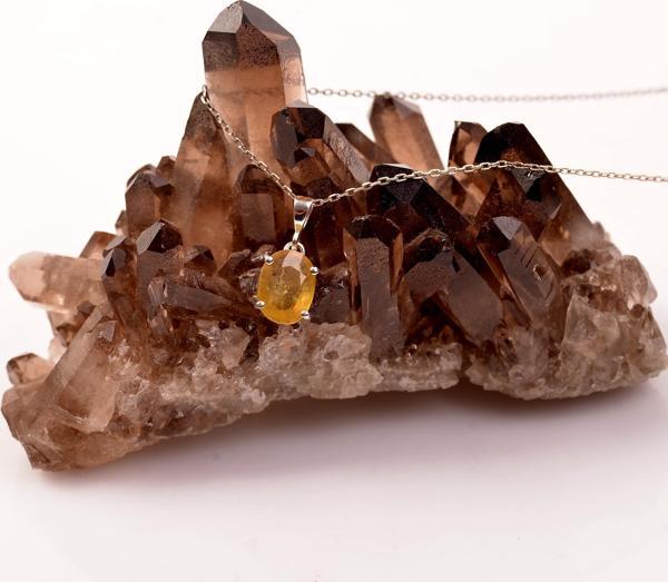 Taş Sandığı Sarı Safir Taşı Gümüş Kolye - Image 1