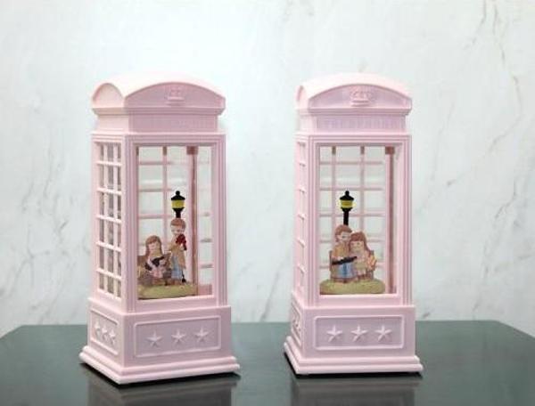 Büro Ev Ofis Dekoru için Işıklı Müzikli Telefon Kulübeli Kış Masalı Kar Küresi - Image 1