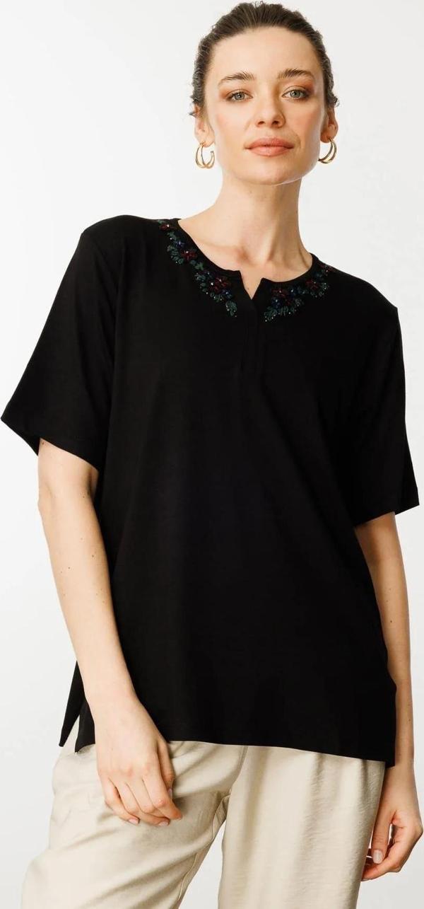 Desen Triko Kadın Açma Yaka Dantel Çiçek İşlemeli Penye T-Shirt 24751 Siyah - Image 1