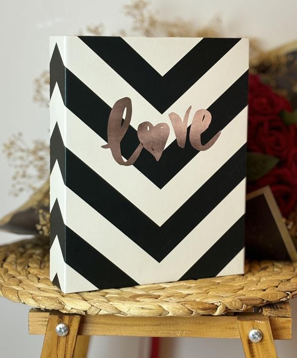Rabsev Fotoğraf Albümü 10x15cm 200 Fotoğraf Kapasiteli Üçgen Love Desenli Renkli Anı Albümü - Image 1