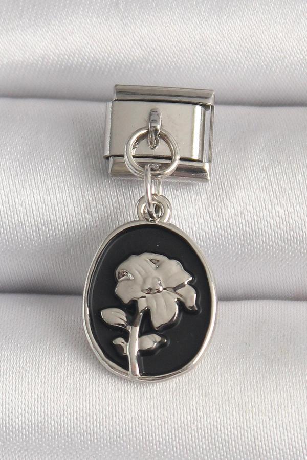 316L Çelik Gümüş Renk Gümüş Çiçek İşlemeli Siyah Portre Model Nomination Charm - TJ-BC1210 - Image 1