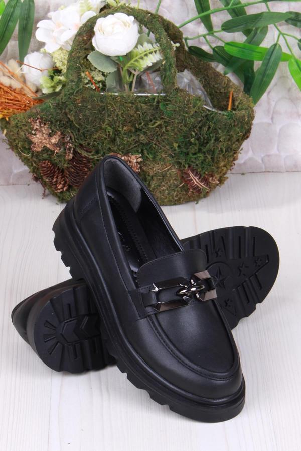 Fort 35827 Siyah Cilt Toka Detaylı Rahat Loafer Kadın Ayakkabı - Image 1