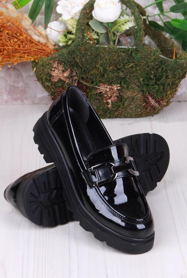 Fort 35810 Siyah Rugan Toka Detaylı Rahat Loafer Kadın Ayakkabı - Image 1
