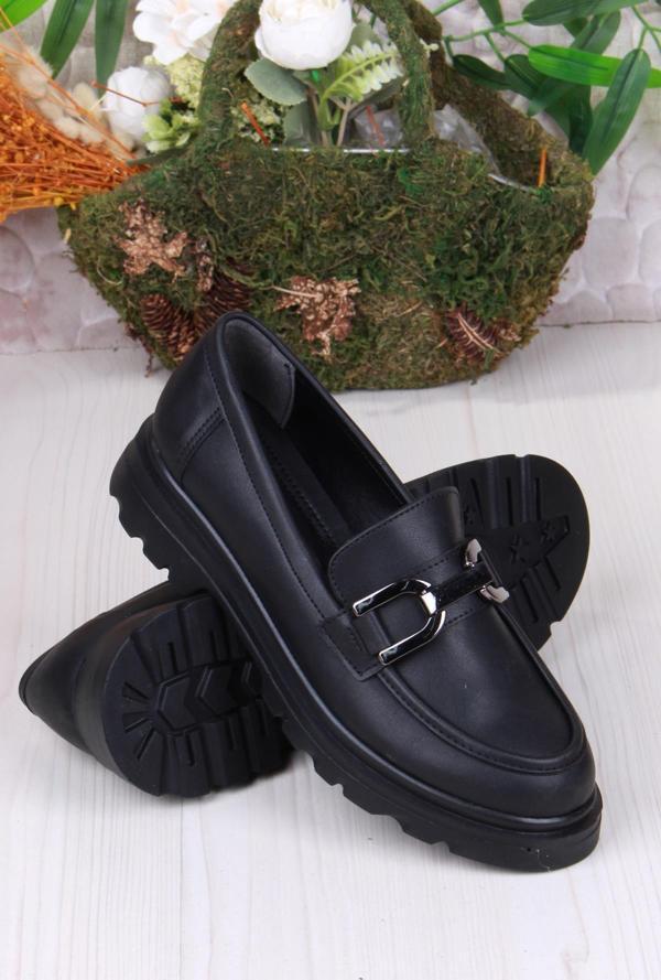 Fort 35810 Siyah Cilt Toka Detaylı Rahat Loafer Kadın Ayakkabı - Image 1