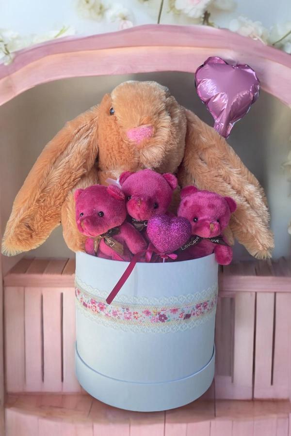 SOLE Premium Özel Kutusunda; 45 cm Kahve Bunny Tavşan, Simli Kalp 3 Adet Fuşya Ayıcık ve Kalp Balonlu Buket - Image 1