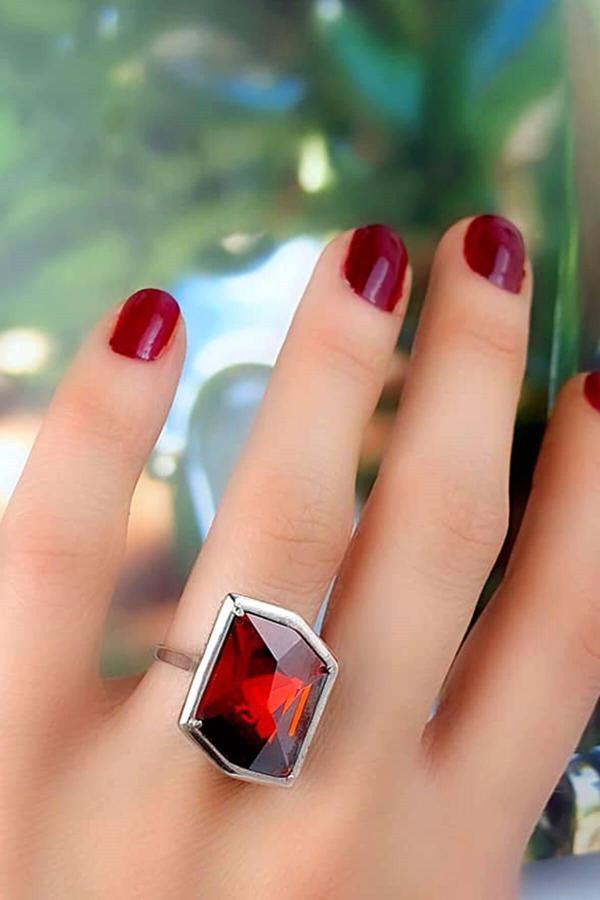 Kırmızı swarovski taşlı gümüş modern yüzük  - Image 1